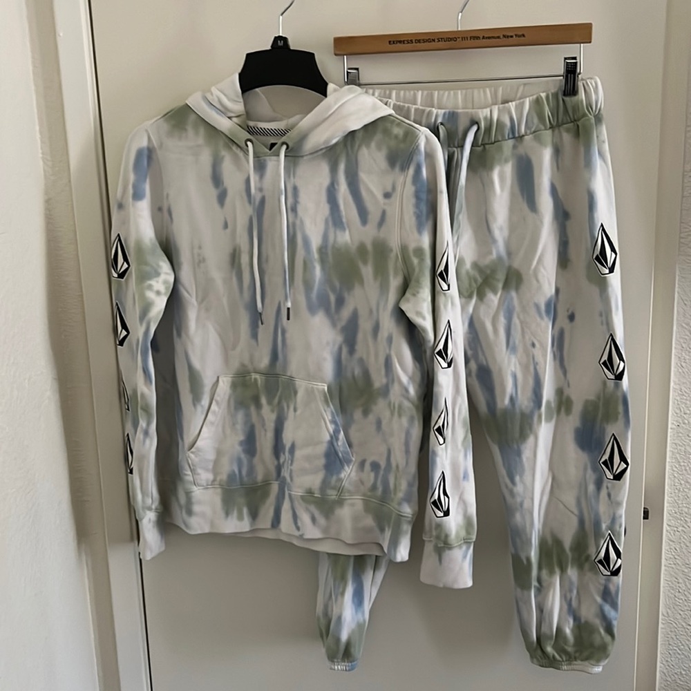 Matching Volcom set